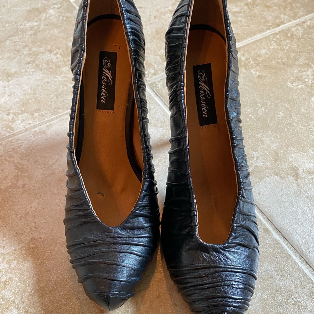 Messeca Ruched Leather Heels (Like New)
